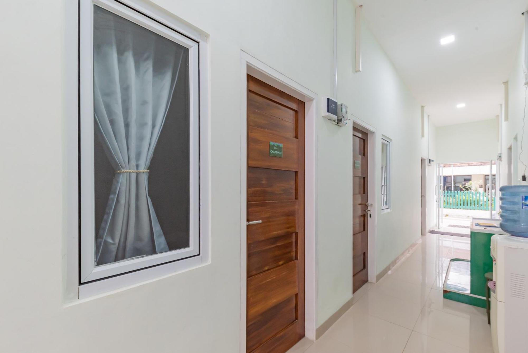 Urbanview Hotel Nakasya Burangrang Bandung Exterior foto