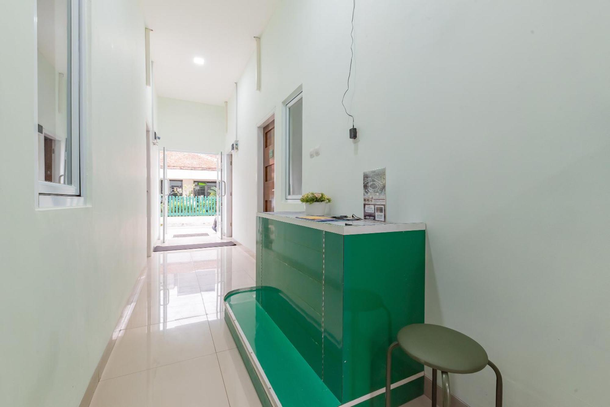 Urbanview Hotel Nakasya Burangrang Bandung Exterior foto