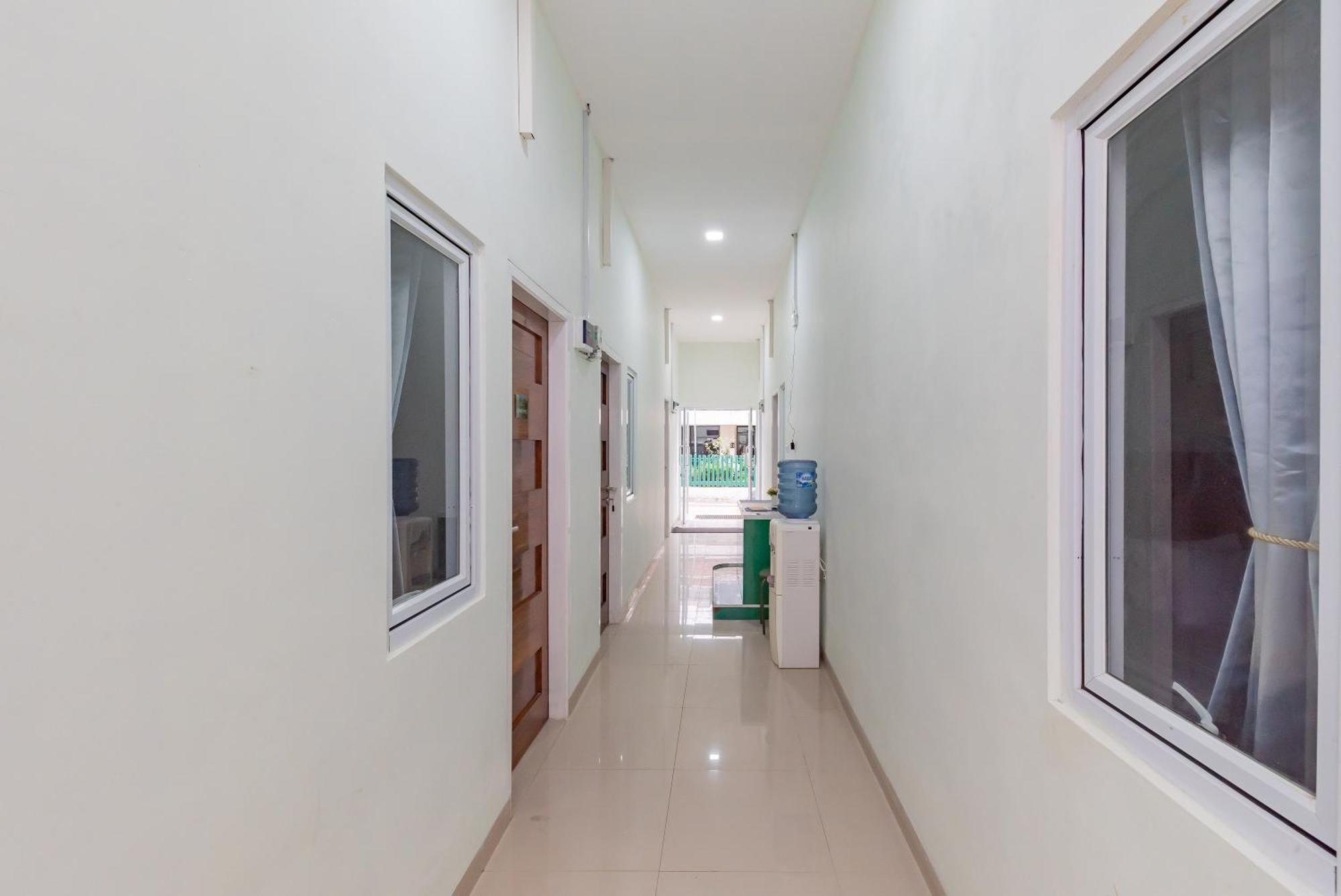 Urbanview Hotel Nakasya Burangrang Bandung Exterior foto